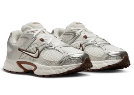 Nike V5 RNR "Sail/Fauna Brown/Phantom/Light Orewood Brown"