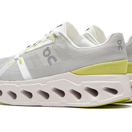 On Cloud eclipse white/sand