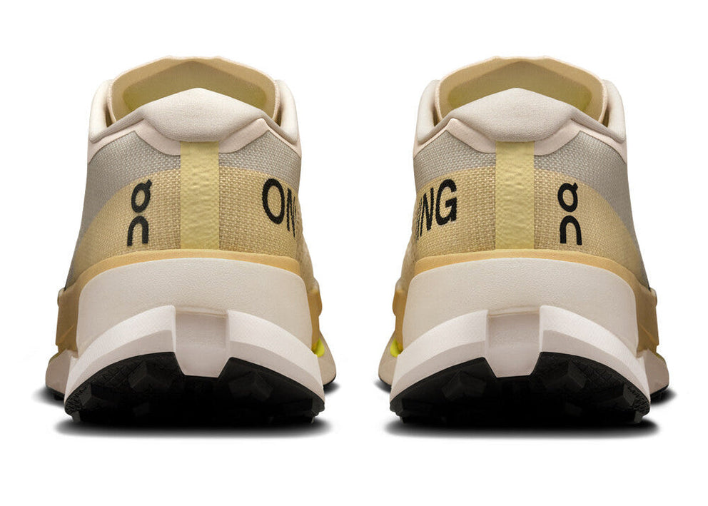 On Cloudultra Pro "pearl / lychee"