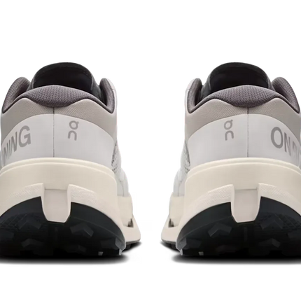 On Cloudultra 3 "Rock / White"