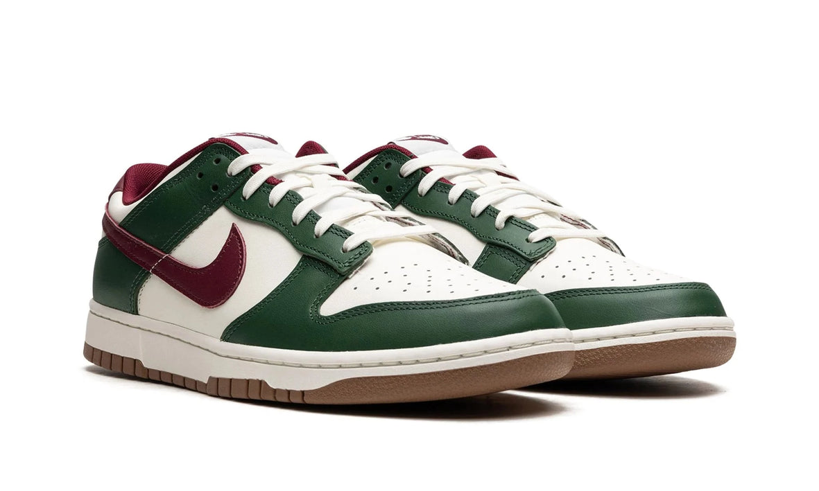 Dunk Low Retro  "Gorge Green / Team Red"