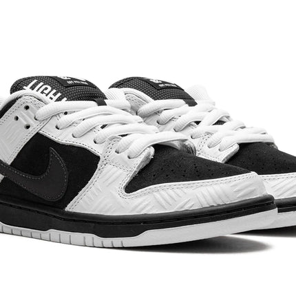 SB DUNK LOW "TIGHTBOOTH"
